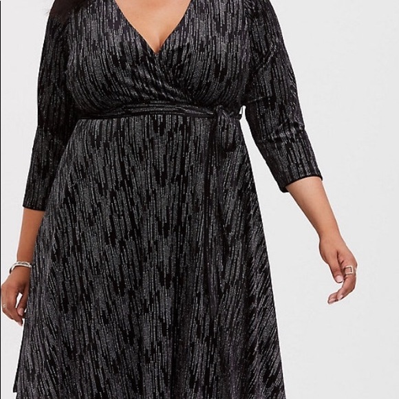 Black Shimmery velvet wrap dress - Picture 5 of 5